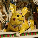 pikachu nongkrong di kuil
